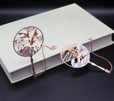 铜腐蚀锦鲤书签定制商文具用品